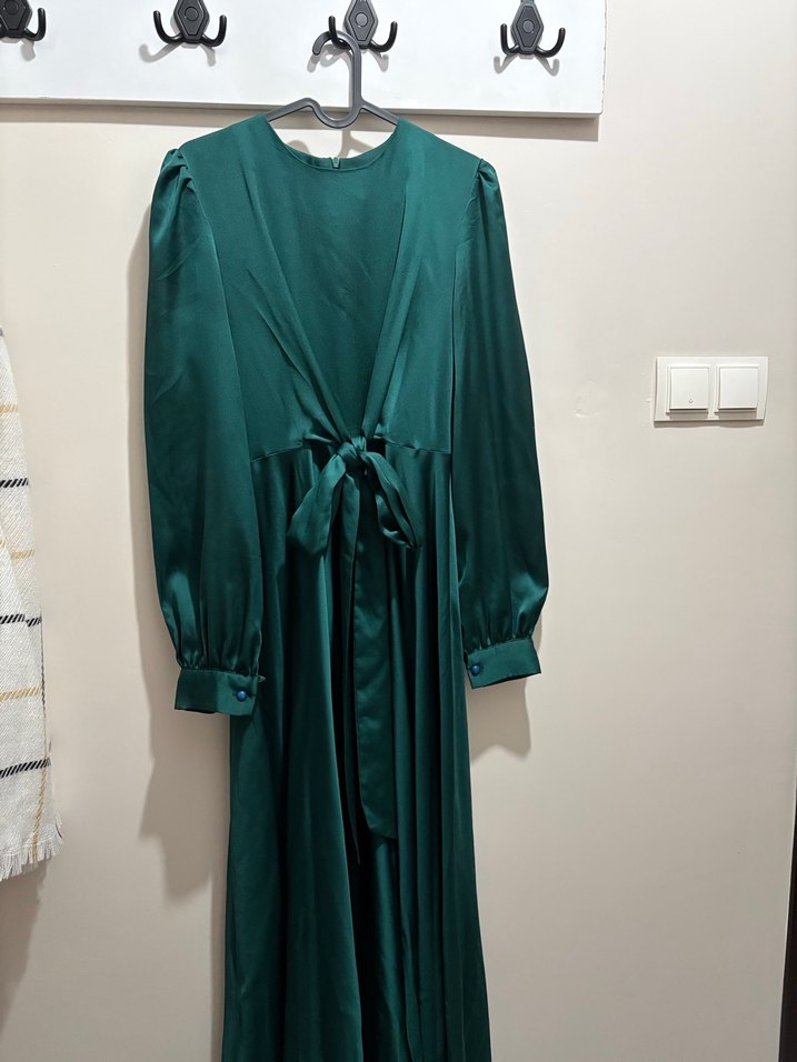 Saten Dokulu Uzun Yeşil Elbise - Görsel 4