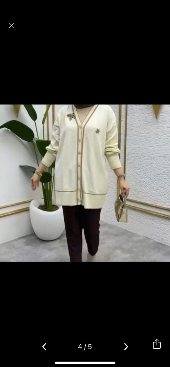 Düğmeli Siyah Nakışlı Uzun Hırka - Görsel 3