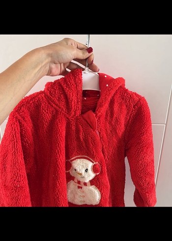 Kız Bebek Kırmızı Kürklü Kar Desenli Tulumu - Görsel 2