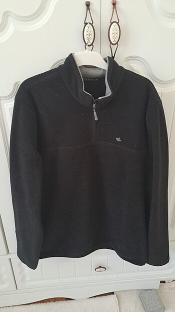 Polar sweatshirt