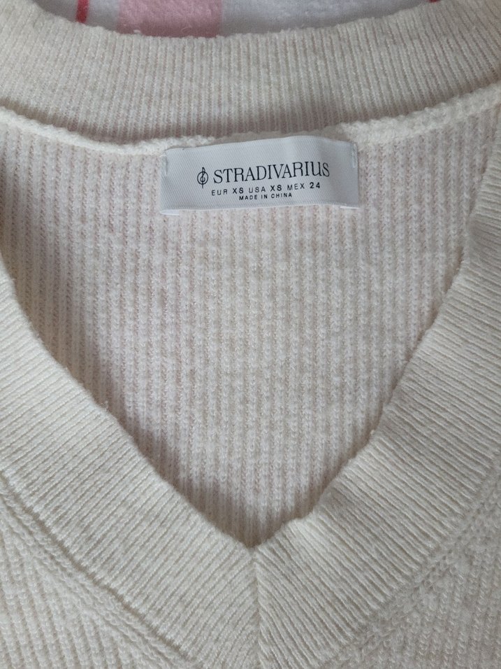 Beyaz V Yaka Örgü Kadın Kazak - Görsel 2