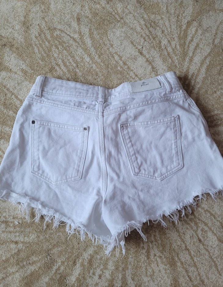 Beyaz Pamuklu Mini Kot Şort - Görsel 3