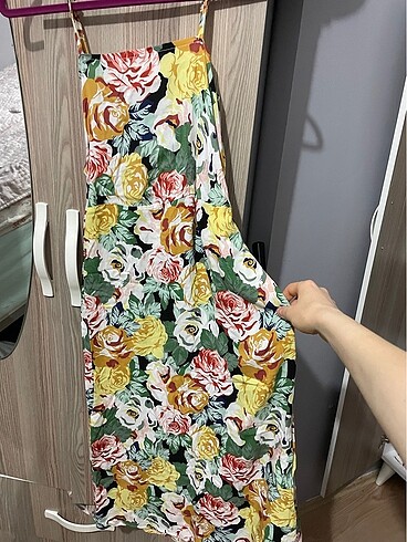 Çiçekli sırt detaylı elbise