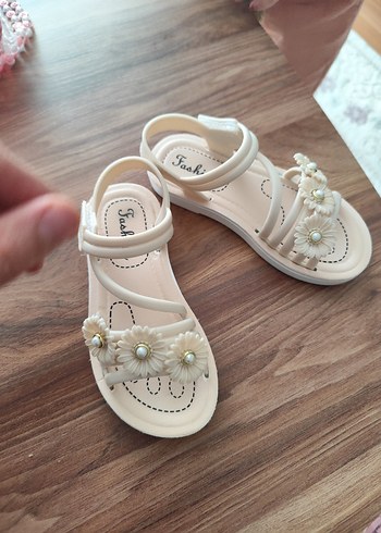 Beyaz Boncuklu Çiçekli Kız Sandalet - Görsel 6