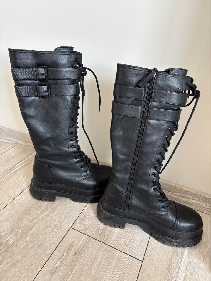 Siyah Deri Tokalı Gotik Kadın Botları BERSHKA CİZME - Görsel 2