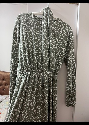 Su yeşili çiçekli uzun elbise - Görsel 2