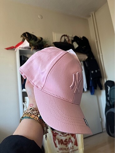 ny pembe şapka