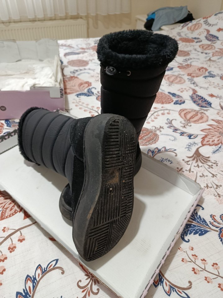 Siyah Kürklü Kadın Dolgu Topuk Bot - Görsel 4