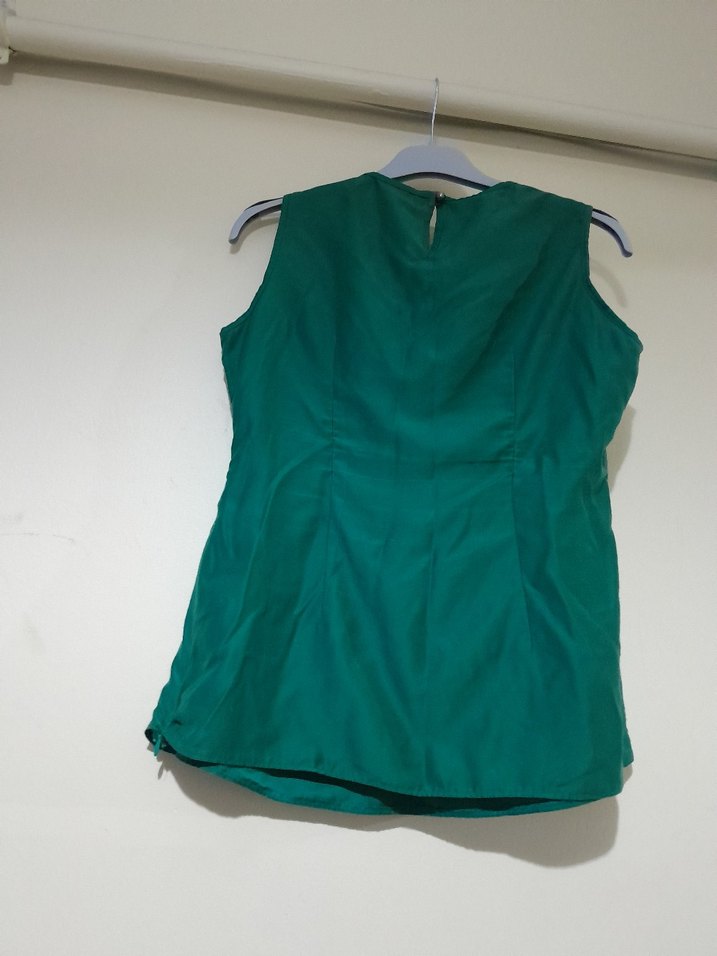 Yeşil Piliseli Kolsuz kadin bluz - Görsel 3