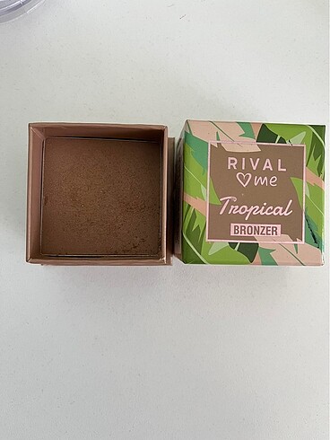 Benefit Rival me bronzer