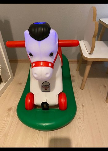 rengarenk ışıklar içinde sesli sallanan at