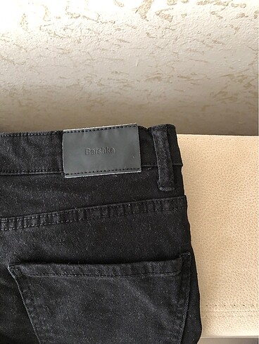 36 Beden siyah Renk BERSHKA FLARE KESİM JEAN