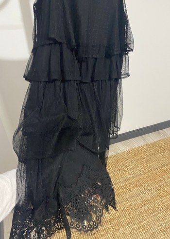 Zara Siyah Kat Kat Tül Detaylı Uzun Abiye Elbise - Görsel 4