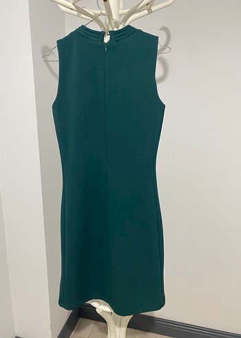 Yeşil Yüksek Yakalı Kolsuz Elbise - Görsel 2