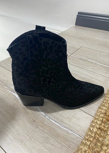 Siyah leopar Desenli Süet Dolgu Topuk Bot - Görsel 2