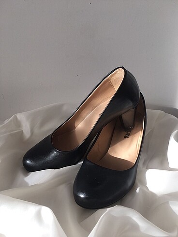 Siyah Klasik Topuklu Ayakkabı
