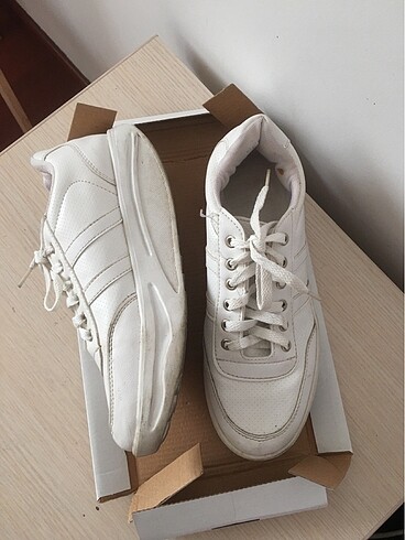 40 Beden beyaz Renk Özel Tabanlı Yürüyüş Ayakkabısı