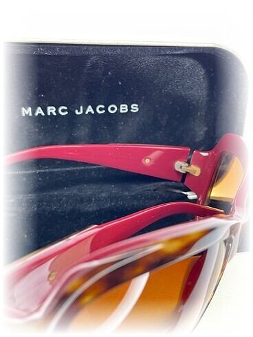  Beden Marc Jacobs Gözlük %70 İndirimli.