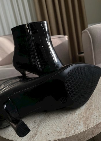 Siyah Yılan Derisi Desenli Stiletto Bot - Görsel 3