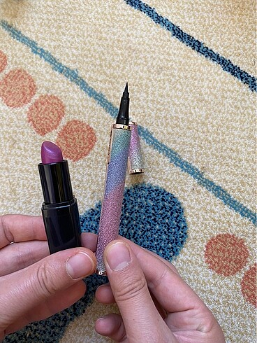 1 adet ruj ve eyeliner alana 1 oje hediye
