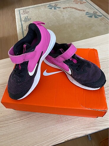 28 Beden Nike Kız Çocuğu Ayakkabısı