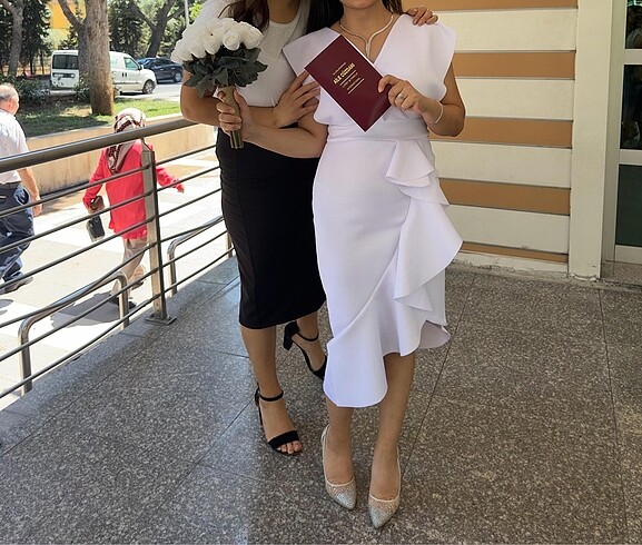 Beyaz nikah elbisesi