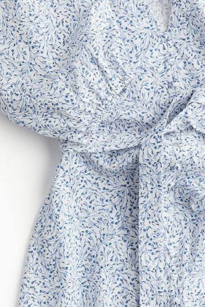 Mavi-beyaz  çiçekli kuşaklı pamuklu  elbise - Görsel 3