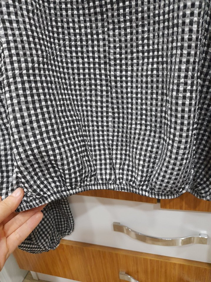 Siyah pötikare balon kollu bluz - Görsel 5