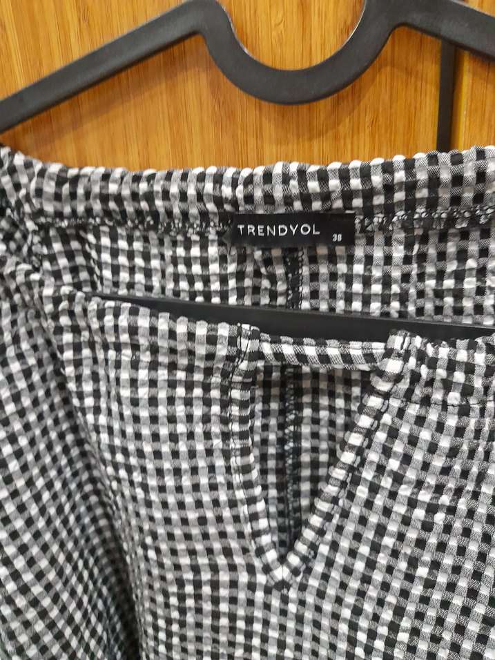 Siyah pötikare balon kollu bluz - Görsel 4