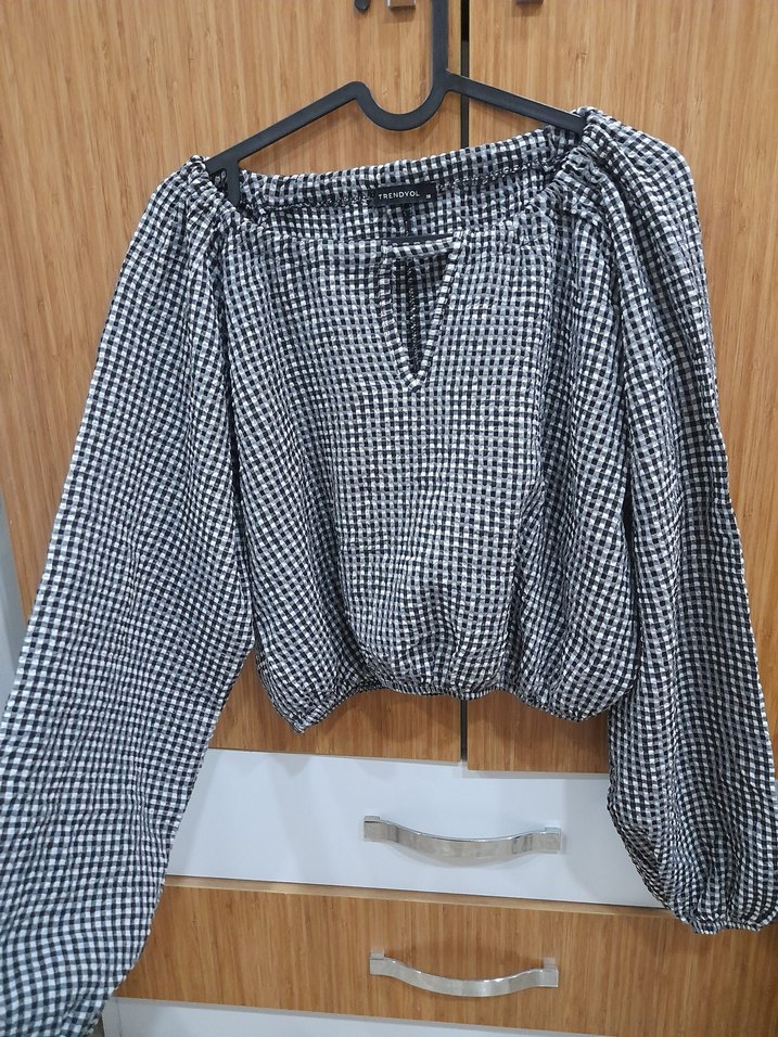 Siyah pötikare balon kollu bluz - Görsel 2