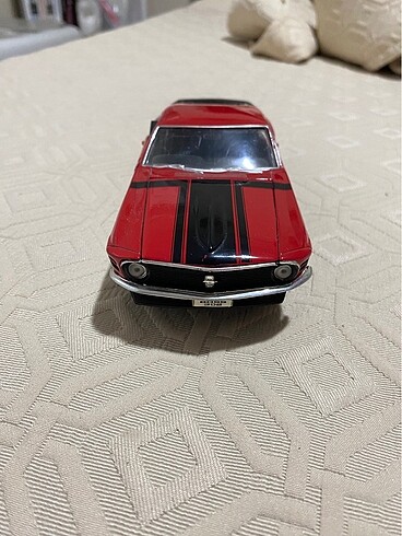 Mustang maket araba
