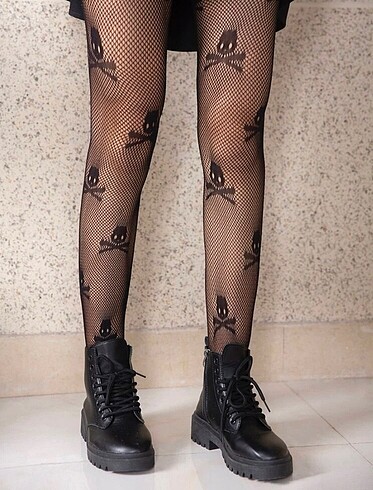 Grunge Kurukafalı Çorap