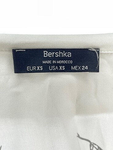 xs Beden beyaz Renk Bershka Gömlek %70 İndirimli.