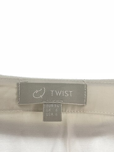 34 Beden beyaz Renk Twist Gömlek %70 İndirimli.
