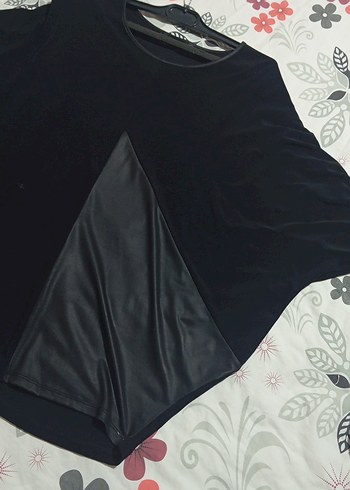 Siyah Dökümlü Tişört - Görsel 3