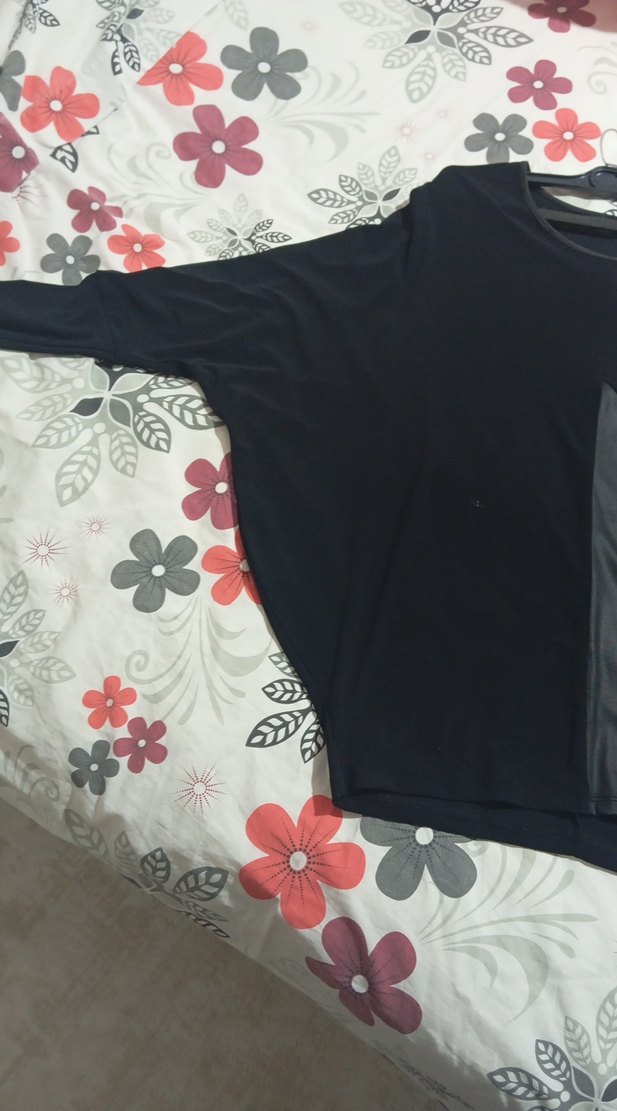 Siyah Dökümlü Tişört - Görsel 2