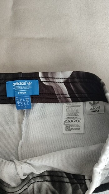 Adidas Adidas bu Rita Ora Duman Desenli Mini Yırtmaçlı Short