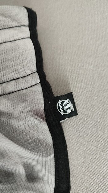 xs Beden Adidas bu Rita Ora Duman Desenli Mini Yırtmaçlı Short