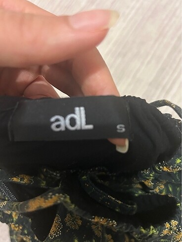 Adil Işık Adl elbise
