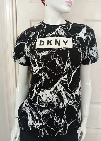 DKNY Tshirt