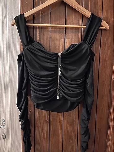 Trendyol & Milla Madonna yaka balenli siyah crop