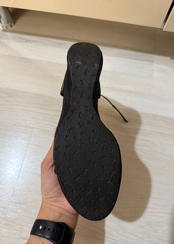 Diğer Boncuk İşlemeli Siyah süet desenli dolgu Topuk ayakkabı