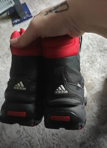 36 Beden Adidas erkek çocuk bot