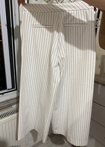 Koton Beyaz Çizgili Pilili Midi Kumaş Pantolon