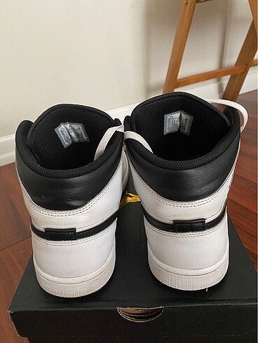 44 Beden Nike Air Jordan 1 Mid