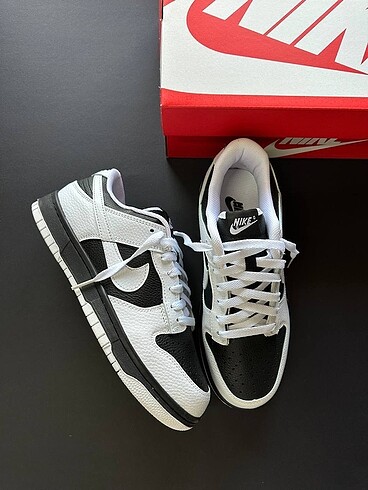 Nike Dunk Low ?REVERSE PANDA