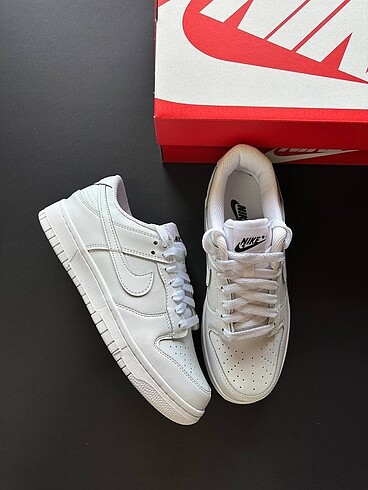 Nike Dunk Low ?TRİPLE WHİTE
