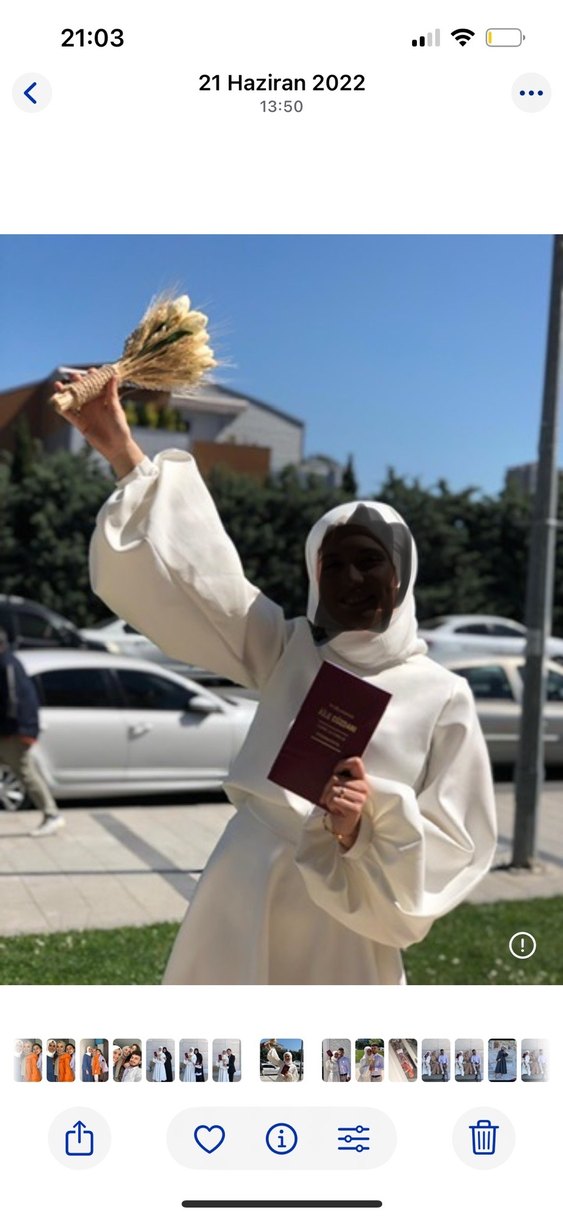 Beyaz Drapeli bol Kollu Tesettür Elbise - Görsel 2