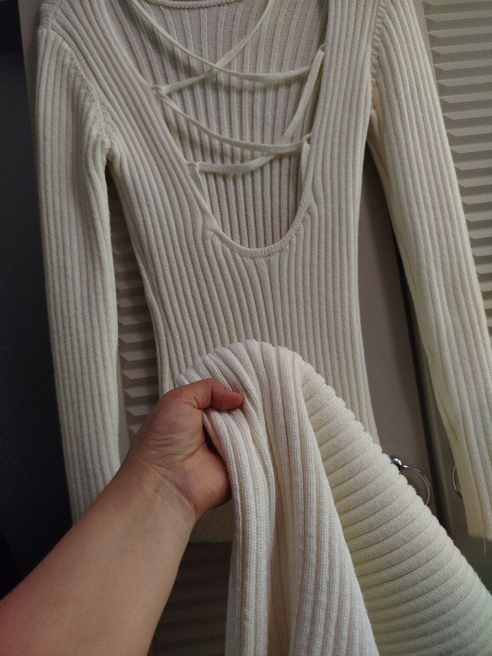 V Yaka Uzun Triko Elbise - Görsel 3