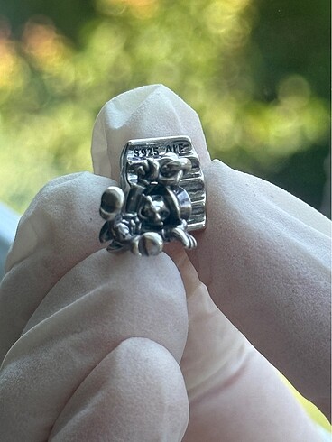 Beden Pandora Disney Jiminy Cricket Charm
